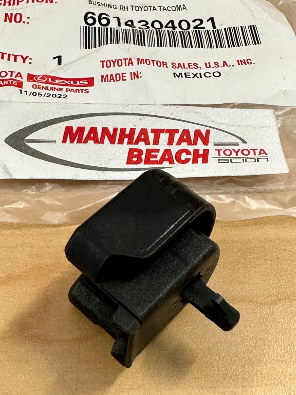 TOYOTA 17 23 TACOMA REAR TAILGATE HINGE BUSHING GROMMET RIGHT SIDE 