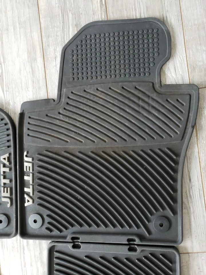 Juegos de alfombrillas Monster de goma para todo tipo de clima delanteras y traseras OEM para VW Jetta 2018 Foto 4 de 4