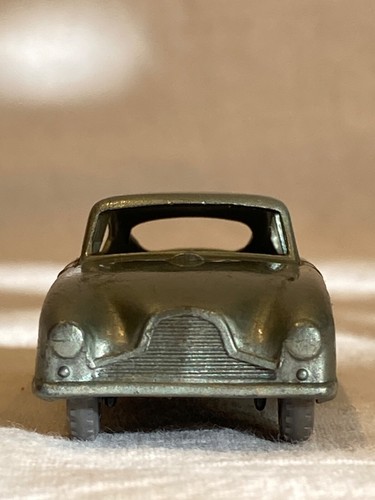 Matchbox No 53a Aston Martin DB2-4 Mk.1 (1958) - Picture 5 of 12