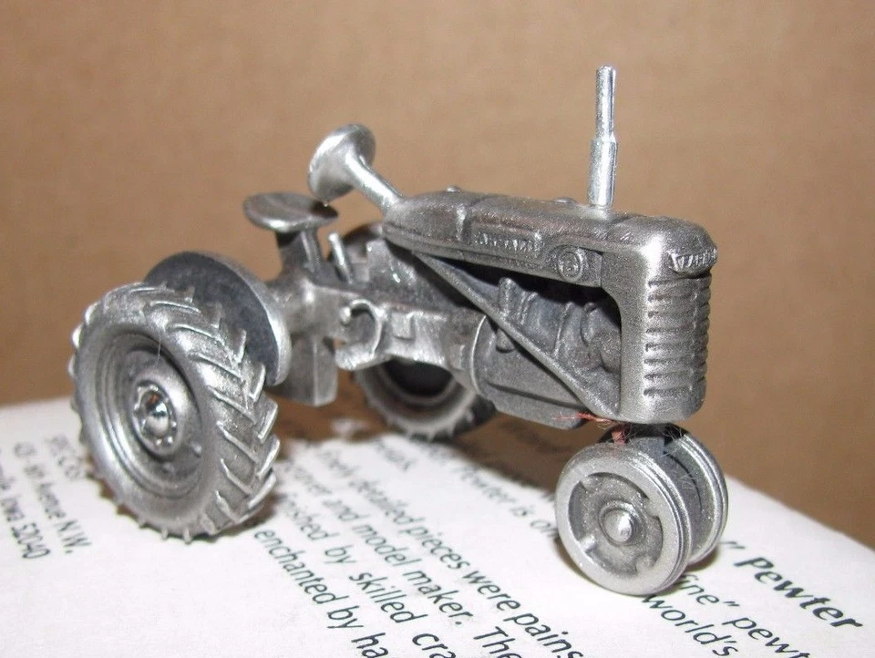* IH International Farmall B Pewter Tractor 1/43 Spec Cast Toy ZJD15 1990's NEW - Image 4 of 4