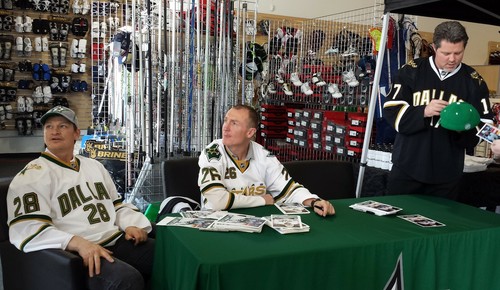 JERE LEHTINEN DALLAS STARS AUTOGRAPHED SIGNED PHOTO 8X10 HOCKEY FINLAND AUTO - Picture 2 of 2