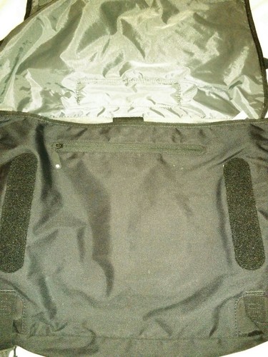 Incase Black Lap Top Bag Made With Polyethylene Foam And Vinyl - 第 5/7 張圖片