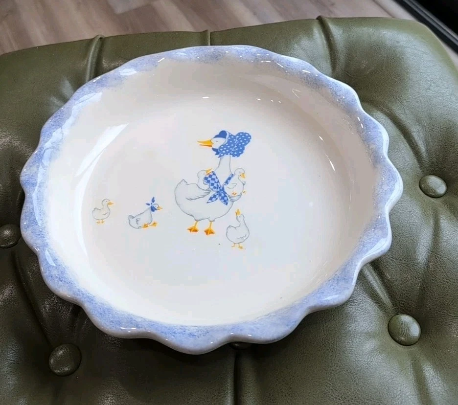 1976 Aunt Rhody Duck Goose Blue & White Ribbon 11.5" Ovenware Pie Plate Dish
Opens in a new window o