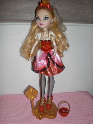 Ever After High Apple White Puppe mit Zubehör