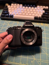 Olympus OM-D EM-5 Black Body Only READ DESCRIPTION