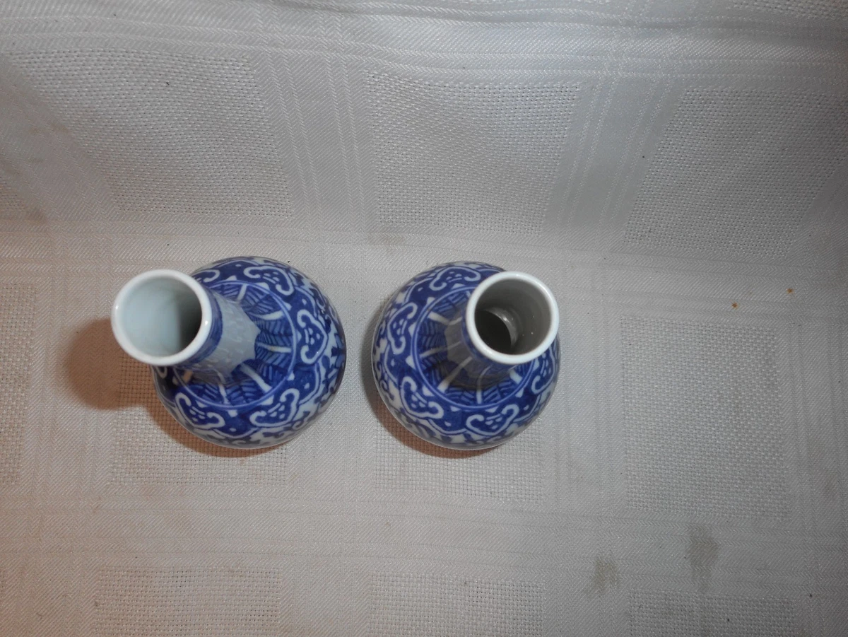 pair of blue and white chinese vases