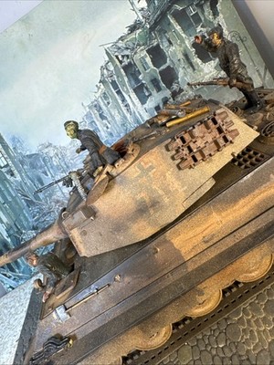 Custom Super Detailed Built  1/35 KING Tiger Tank 3figs Weathered MG34 W/SNIPER!