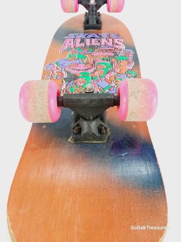 Vintage 80’s Valterra Skate Aliens Skateboard - Picture 4 of 7