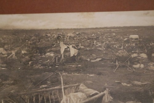 alte Fotokarte - verlassene Fuhrwerke - Vor dem Sumpfgebiet - Feldpost  - Picture 3 of 4