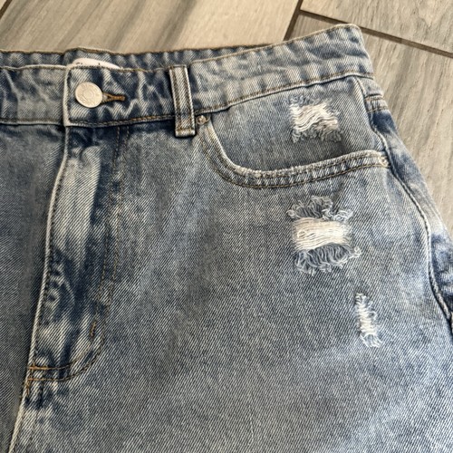 Women’s Simple Society Mom Boyfriend Distressed Frayed Hem Denim Shorts Size 9 - Picture 4 of 10