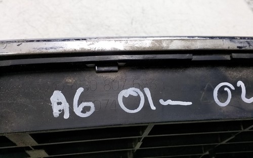 AUDI A6 4B2, C5 Gitter vorne unten 4B0807683L 2.5 Diesel 2001 28681039 - Bild 3 von 3