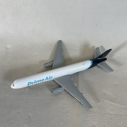 Amazon Custom Boeing (ground Version) 6" Model Airplane - Picture 1 of 9