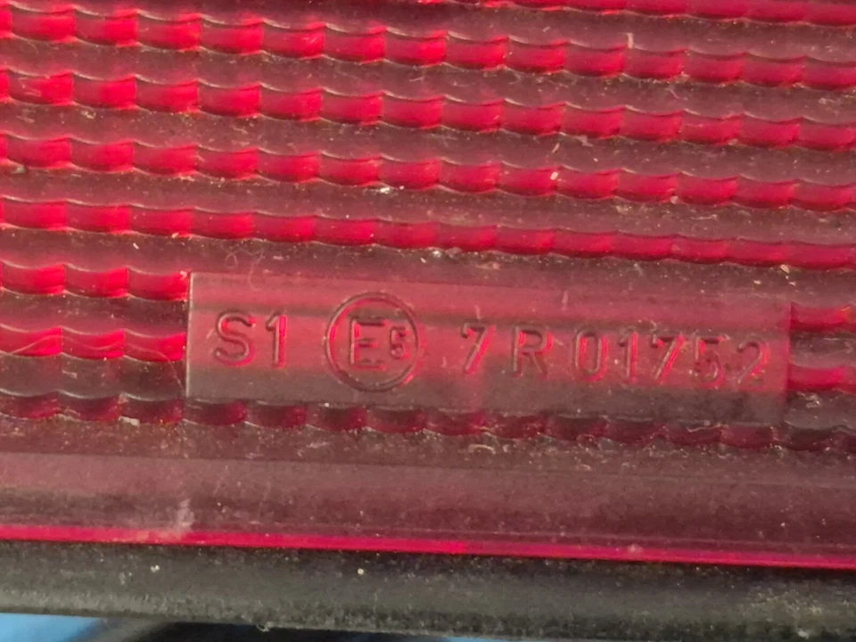 ⭐ Terceira luz de freio 1986-1995 Volvo 240 Sedan Coupe 242 244 260 PN 7R01752 ⭐ - Imagem 3 de 4