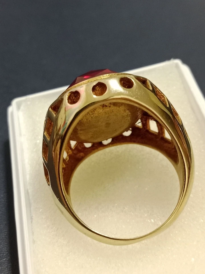 ANEL MASCULINO TAMANHO 12,5 RUBI AÇO INOXIDÁVEL OURO AMARELO CAVALEIRO MEDIEVAL TEMPLÁRIO - Imagem 4 de 4