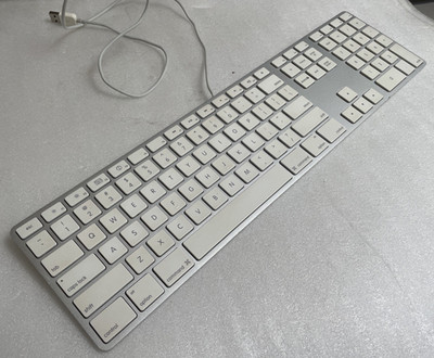 Apple A1243 Wired Extended Keyboard 2007 Canadian Layout for Mac and Windows