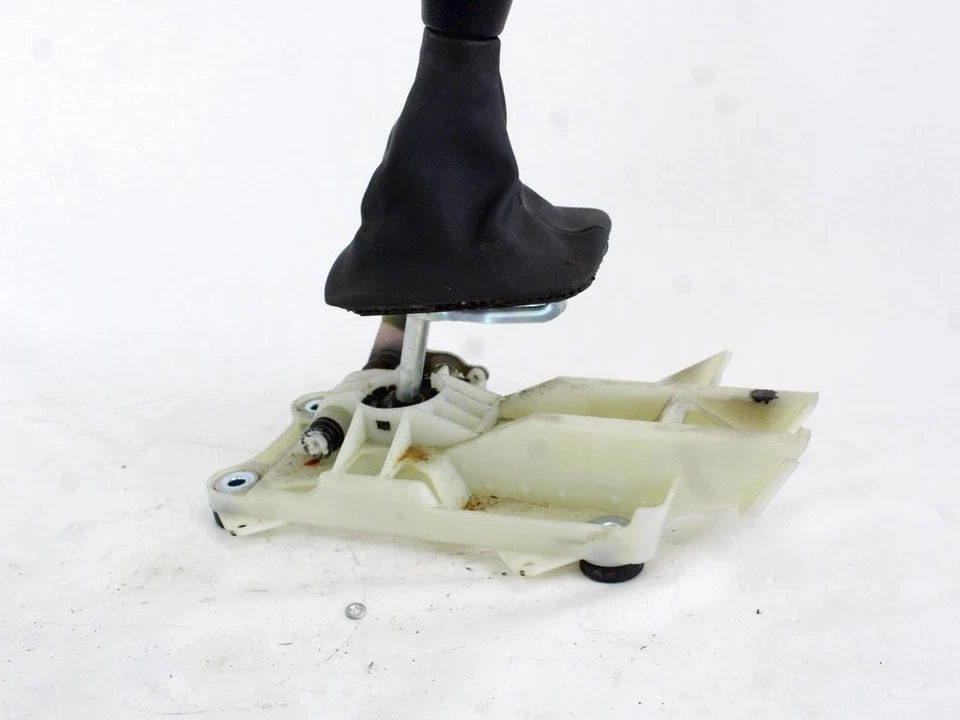 31280762 LEVA CUFFIA POMELLO CAMBIO MANUALE VOLVO V50 SW 1.6 D 80KW 5M 5P (2010) Foto 2 de 4