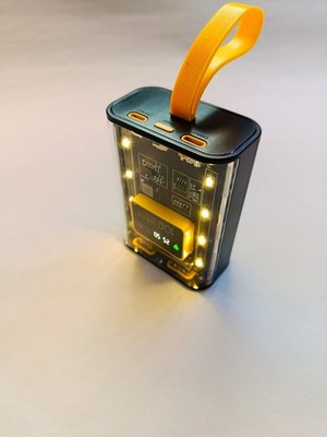DIY USB Powerbank Kit für 3x 18650 LiIon Zellen transparent mit warmem Licht