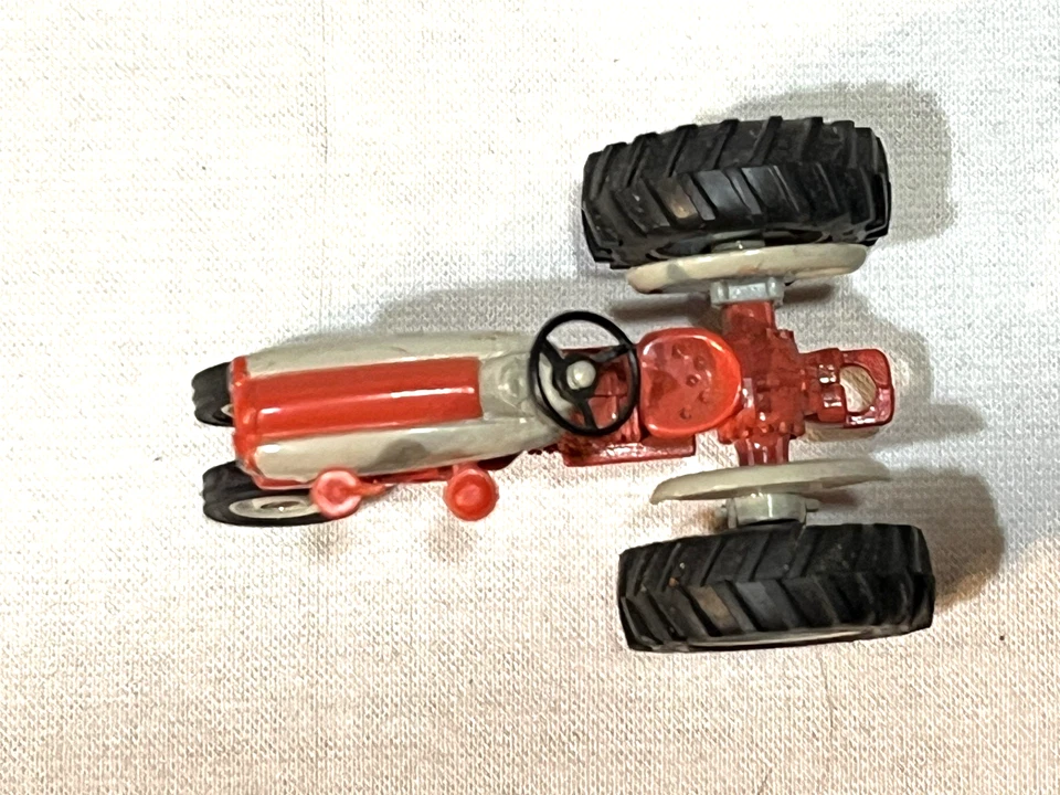 ERTL Vintage Vehicles Ford 901 Diecast Orange & Gray Farm Tractor 1:43 Scale - Image 3 of 4