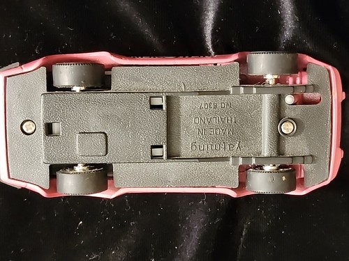 YAT MING Rosa PORSCHE 944 1:43 Uomo Power Pull Back Giocattolo Auto Gay Pride DIE-CAST - Foto 8 di 9