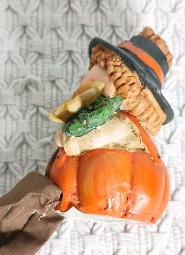 Fall Autumn Sitting Dangle Legs Pumpkin Body Scarecrow Sunflower Resin Figurine - Bild 7 von 9