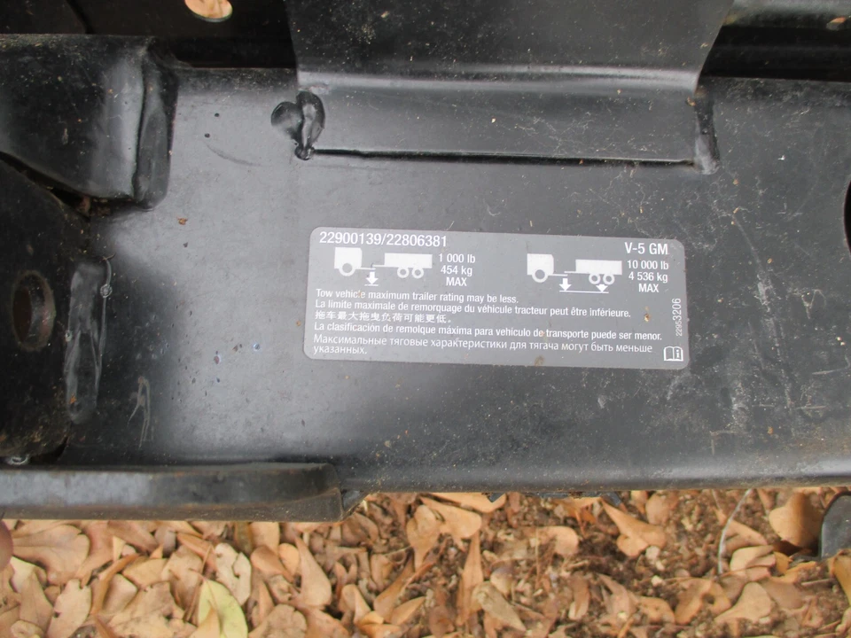 Remolque Chevrolet Suburban Tahoe 2015 2016 2017 2018 2019 2020 barra trasera enganche OE Foto 4 de 4