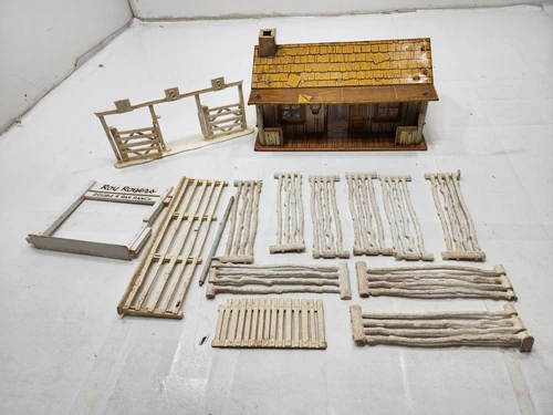 Vintage MARX Roy Rogers Rodeo Double R Bar ranch Tin Cabin w/ Fencing Entry Sign