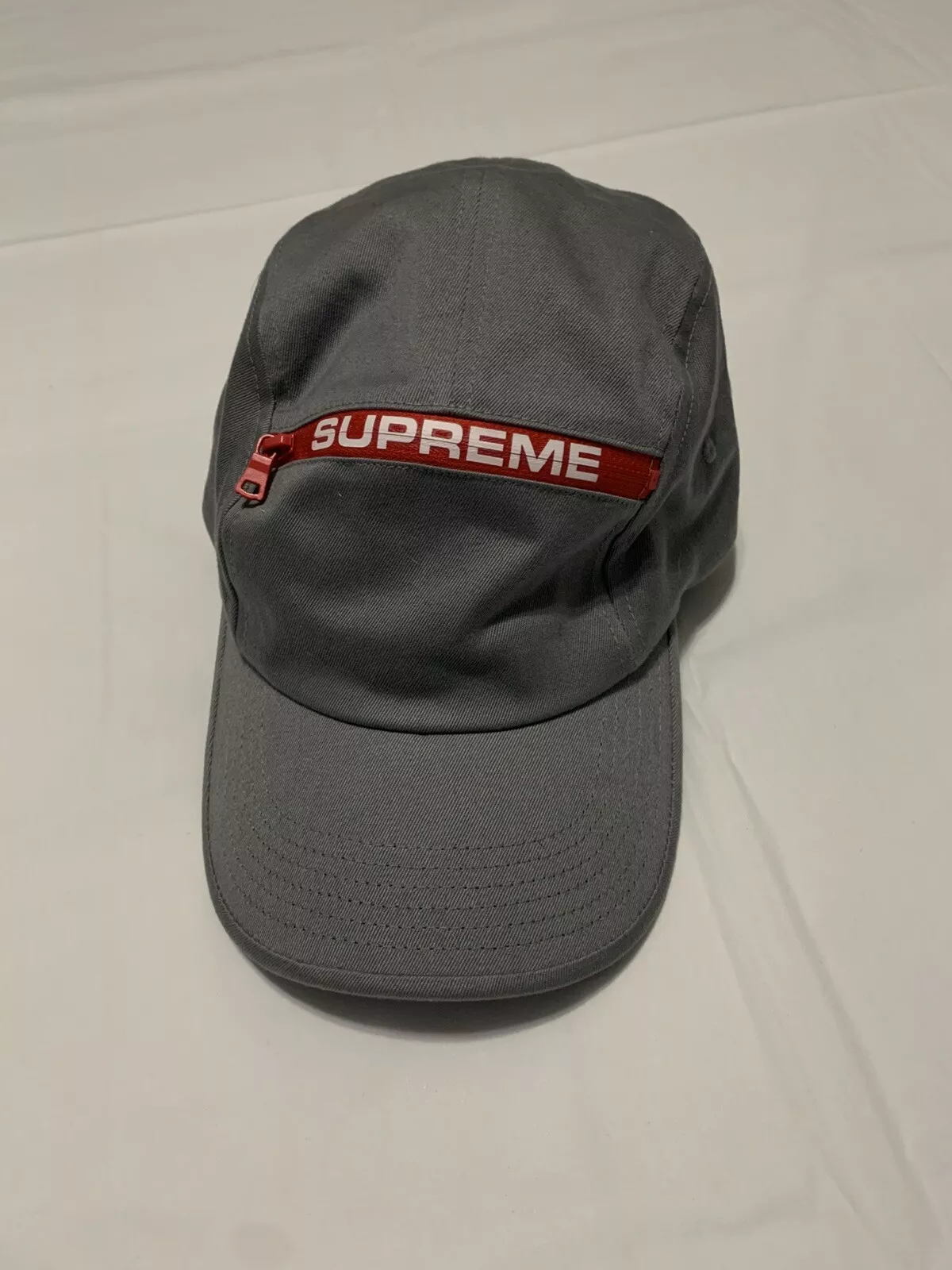 Casquette de camp zippée Supreme Top   Gris (NEUF avec étiquettes 2021)