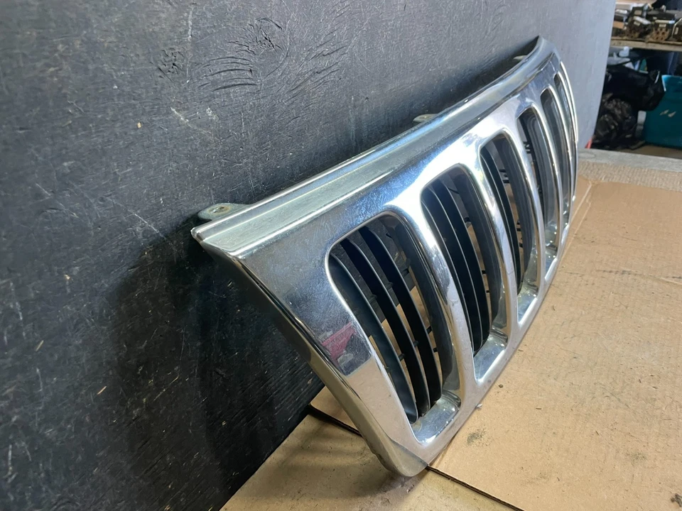 Jeep Commander 2006 a 2010 parrilla superior delantera OEM t6568 DG Foto 3 de 4