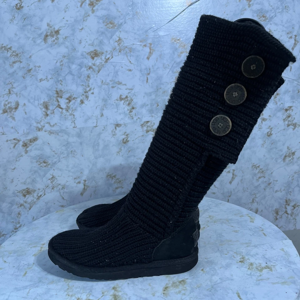 Bota UGG Classic Cardy Feminina Tamanho 7M Malha Preta Conforto Joelho Alta Moda - Imagem 4 de 4