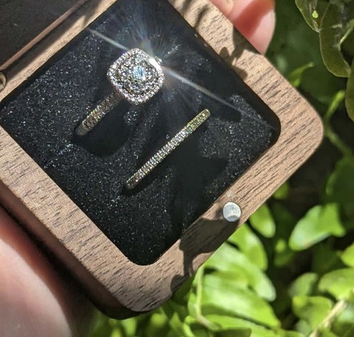 Harry Ritchie’s White Gold Diamond Engagement Ring Size 9