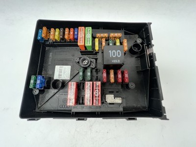 Sicherungskasten SKODA Yeti (5L) 01718130