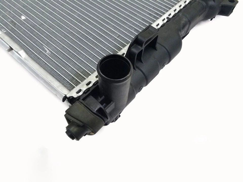 Radiador Dodge Grand Caravan Chrysler Caravan Town & Country 3,3 L 3,8 L OEM MOPAR Foto 2 de 4