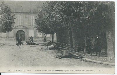 Old postcard-02 - Creil - Aspect of a street of Soissons after a cavalry fight