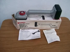 ROBERTS 10-412 DELUXE KNEE KICKER NIB