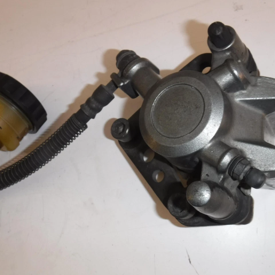 86-06 Kawasaki Concours 1000 CILINDRO MAESTRO FRENO TRASERO TRASERO CON PINZA DE DEPÓSITO Foto 3 de 4