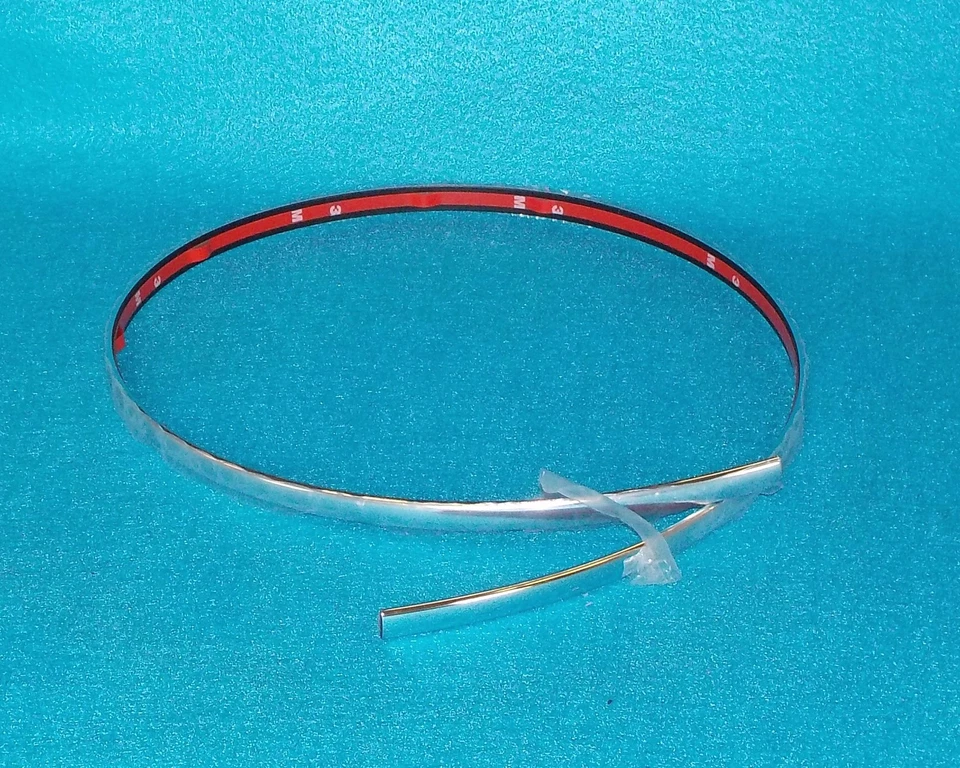 2005 2007 Chrysler Town & Country Rr Bumper Molding Chrome 4857907AA CH1157153 - Image 3 of 4