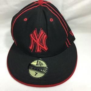black and red yankees hat