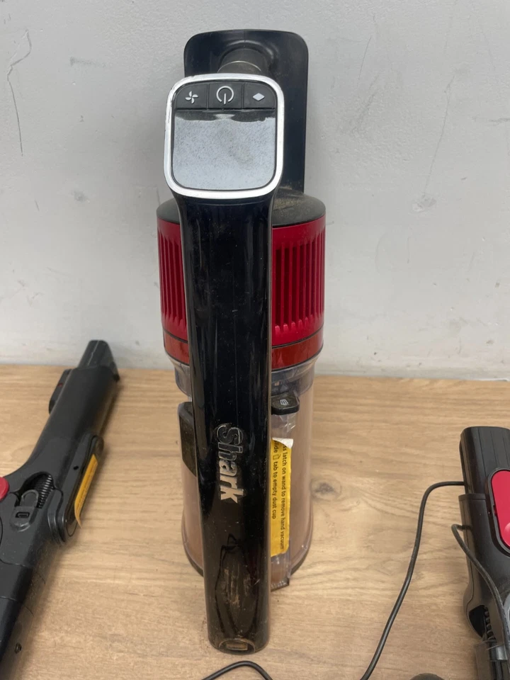 Shark IZ300UKTSB Anti Hair Wrap Cordless Pet Vacuum Cleaner - Image 2 of 4