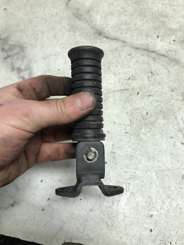 09 Kawasaki VN900 VN 900 D Vulcan Classic Rear Back Right Foot Peg Rest