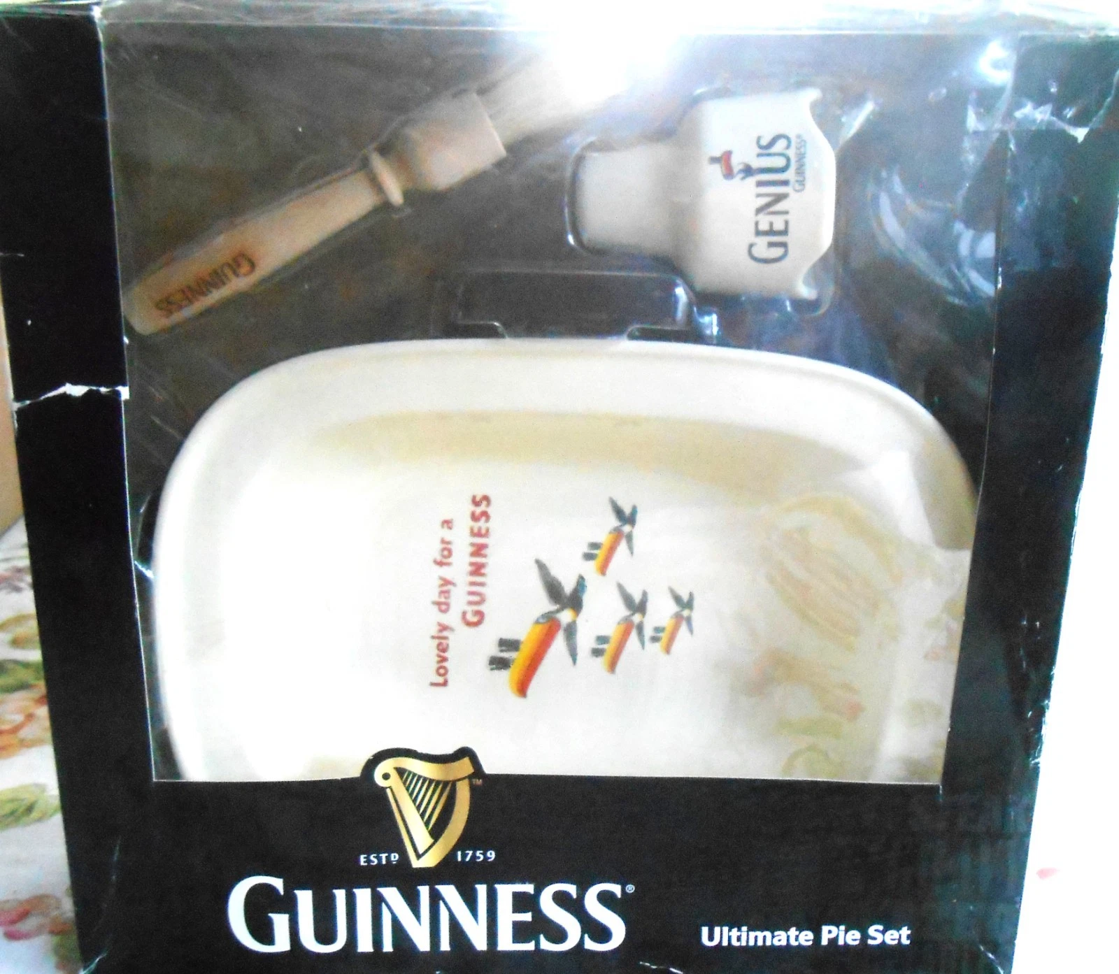 RARE Guiness Ultimate Pie Set Dish Funnel Pastry Brush Recipe Toucan Pattern NIB
Opens in a new wind