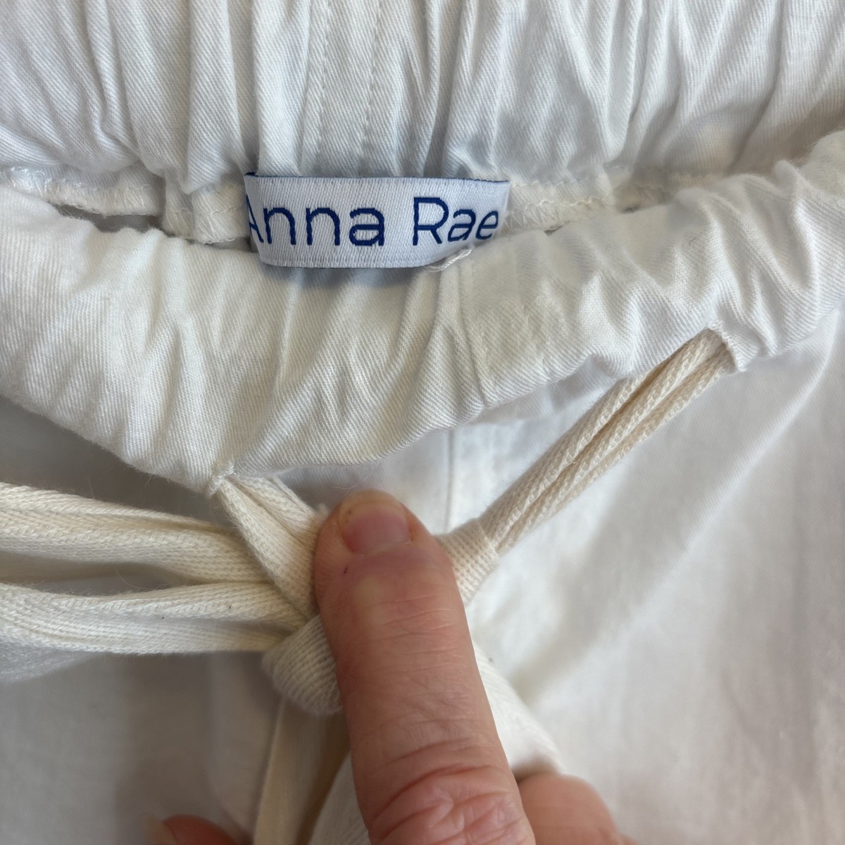 Anna Rae White Cotton Elastic Waist  Shorts Size Small View 3