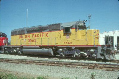 UP 3562 SD-40-2 (UNION PACIFIC) --- Original Slide T4-12