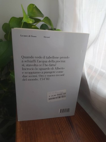 Libro Oro di Federica Pellegrini - La nave di Teseo 2023 biografia - Foto 9 di 9