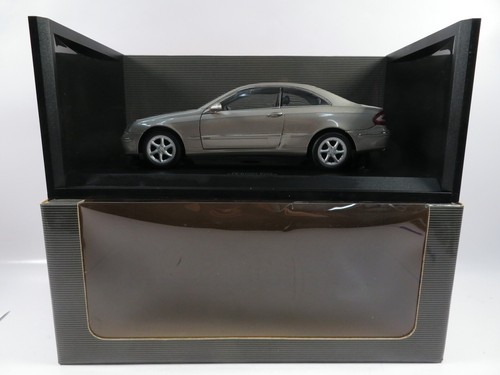 1:18 Kyosho Mercedes Benz CLK Coupe Cubanitsilber Lederausstattung #8409