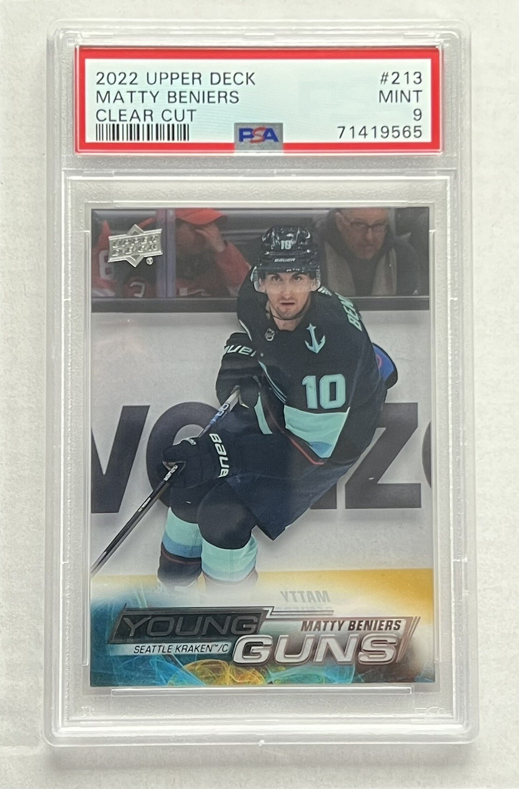 2022-23 Upper Deck Matty Beniers Young Guns Clear Cut RC PSA 9 #213 Kraken