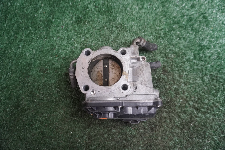 Toyota Scion XB 2011 2012 2013 2,4 L carrocería del acelerador fabricante original 86 k millas 2203028071 Foto 2 de 4