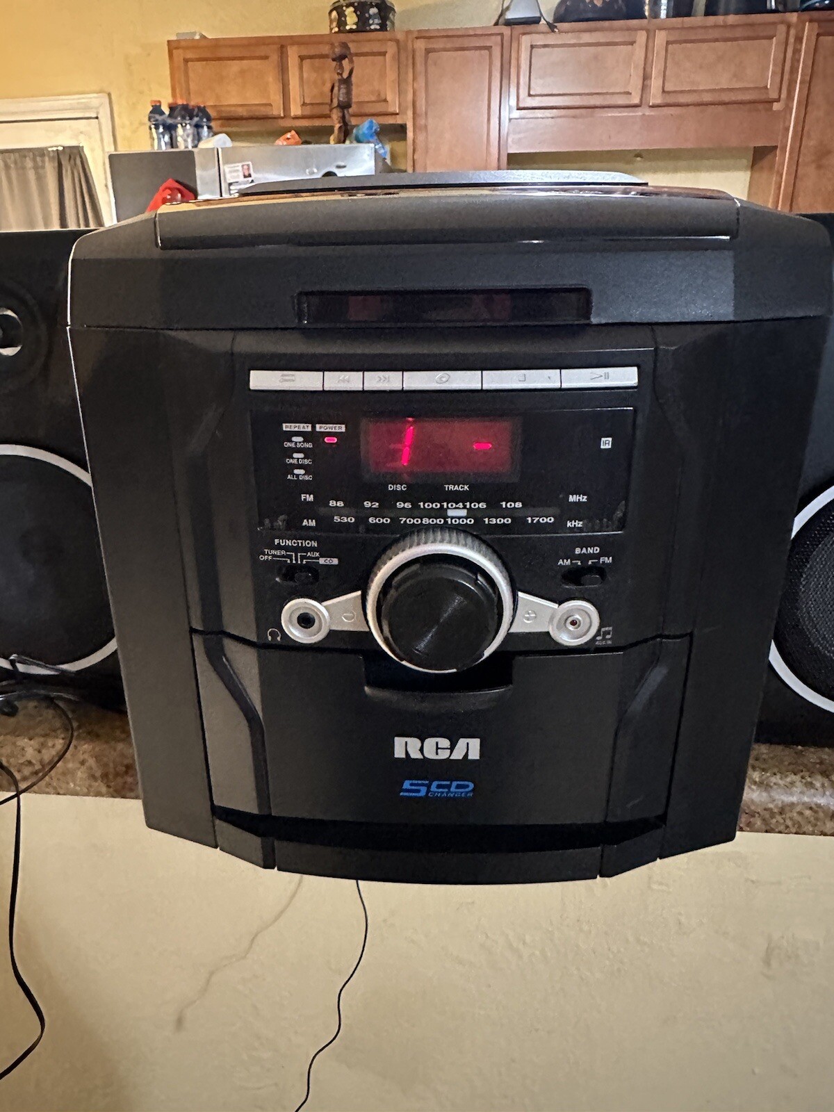 RCA HOME STEREO SYSTEM 2 AVC MULTI MEDIA speakers 5CD capacity 