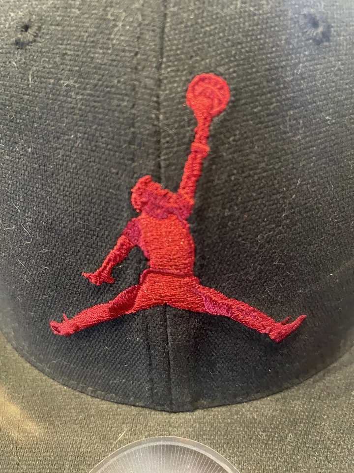 Gorra Marca Jordan Gorra Calce Elástico Grande/XL Roja Logo Jumpman Negra Otoño 2011 Foto 2 de 4