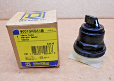 NEW SQUARE D 9001 SKS11B 9001SKS11B SELECTOR SWITCH BLACK 30MM 2 POS (10+ AVAIL)