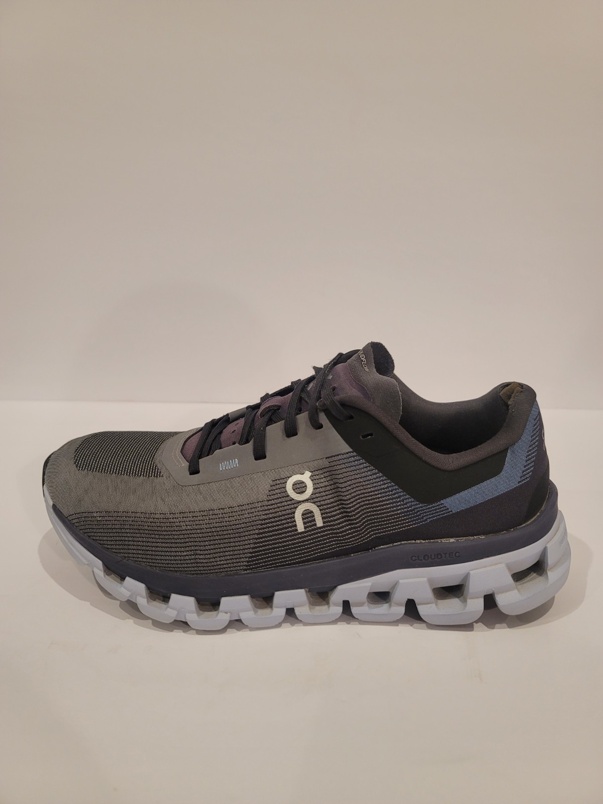 ON Cloud Cloudflow Gray Athletic Running Shoes Wo… - image 5
